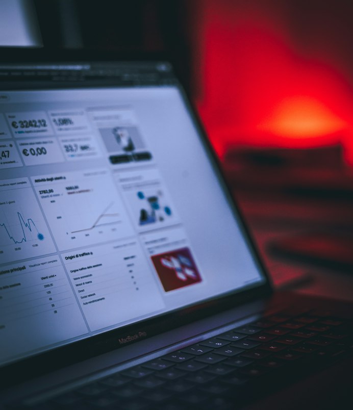 Notebook com dashboard de marketing